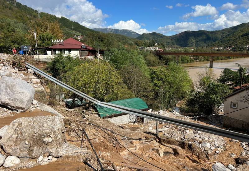 Na putu za Jablanicu voda je pokazala svu svoju čudovišnu snagu - Susret u Jablanici od kojeg srce staje: Dječak je na ruševinama tražio prijatelja…