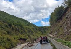 FOTO | Čisti se cesta iz Doljana prema Jablanici, radovi otežani