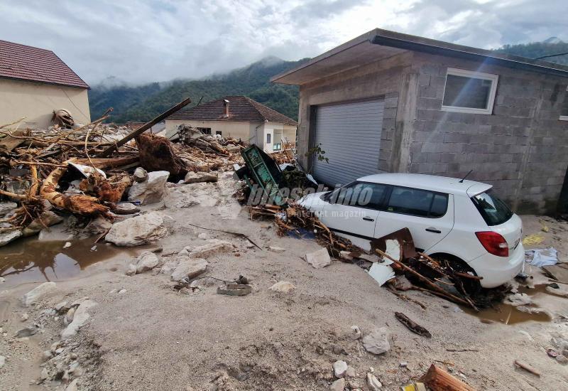 Spasioci pokušavaju doprijeti do kuća za koje se strahuje da kriju najveći broj nestalih u poplavama i odronima - Donja Jablanica: 