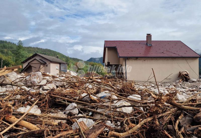 Spasioci pokušavaju doprijeti do kuća za koje se strahuje da kriju najveći broj nestalih u poplavama i odronima - Donja Jablanica: 