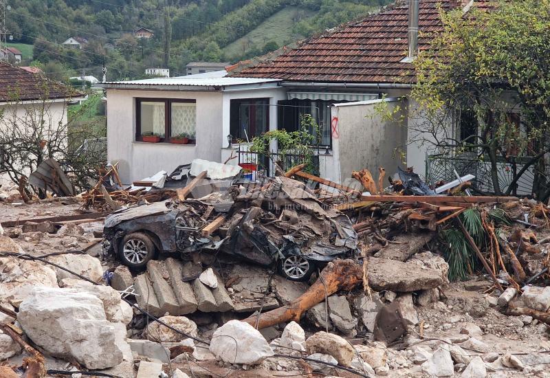 Spasioci pokušavaju doprijeti do kuća za koje se strahuje da kriju najveći broj nestalih u poplavama i odronima - Donja Jablanica: 