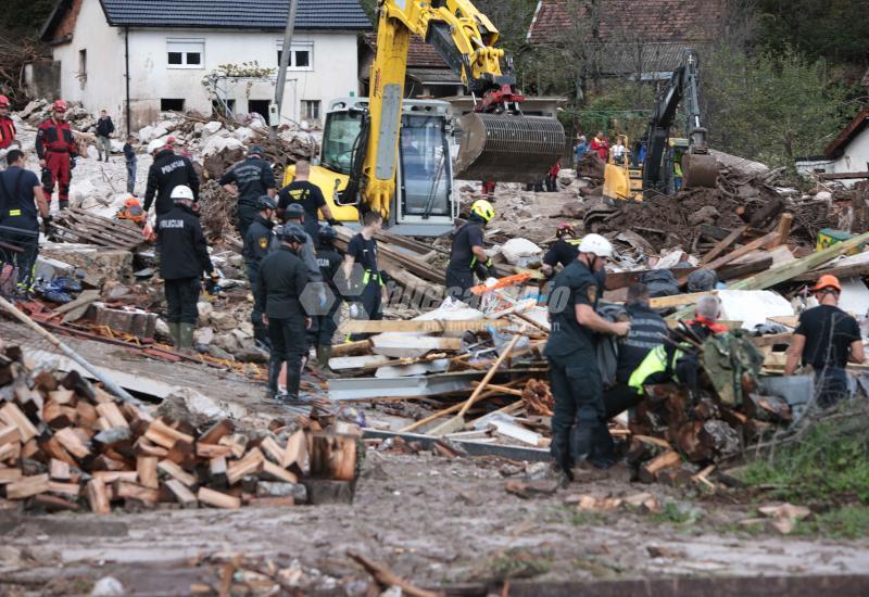 Spasioci pokušavaju doprijeti do kuća za koje se strahuje da kriju najveći broj nestalih u poplavama i odronima - Donja Jablanica: 