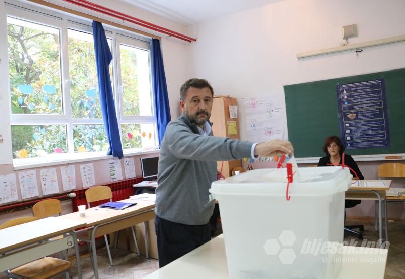 FOTO | Kordić obavio građansku dužnost: ''Birajte one koji će vas zastupati 4 godine''