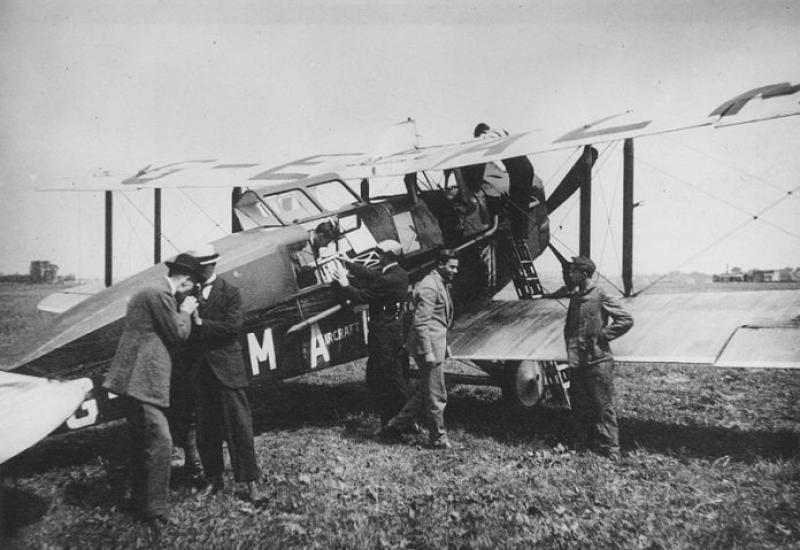KLM-ov zrakoplov na prvoj liniji između Amsterdama i Londona, ilustracija - Prije 105 godina osnovana je najstarija zrakoplovna kompanija na svijetu