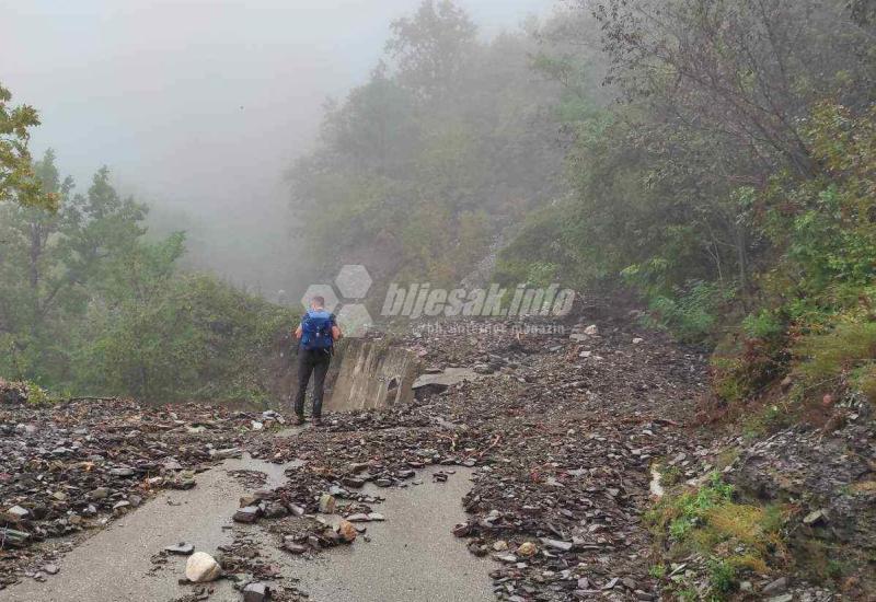 FOTO | Uništenim putem do odsječenih naselja Mrakovo i Rodice