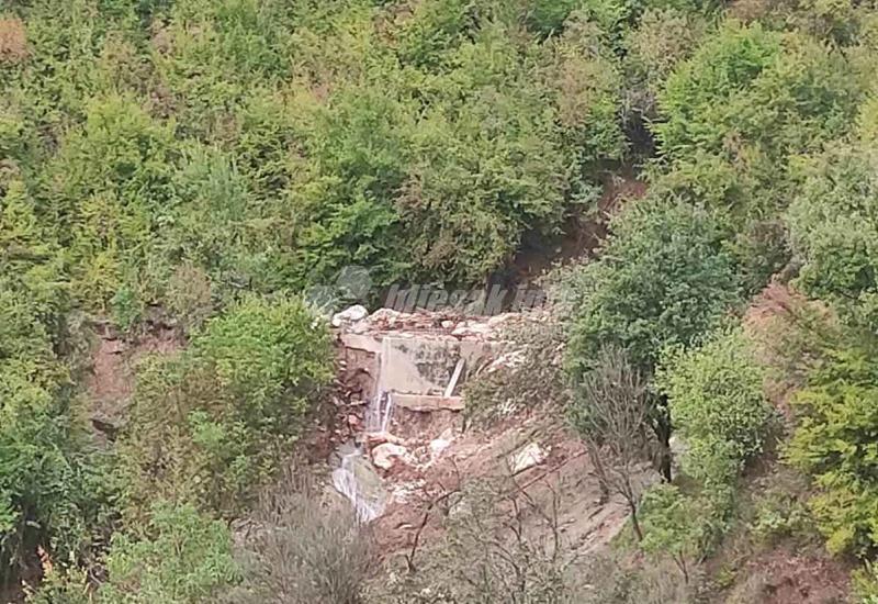 FOTO | Uništenim putem do odsječenih naselja Mrakovo i Rodice