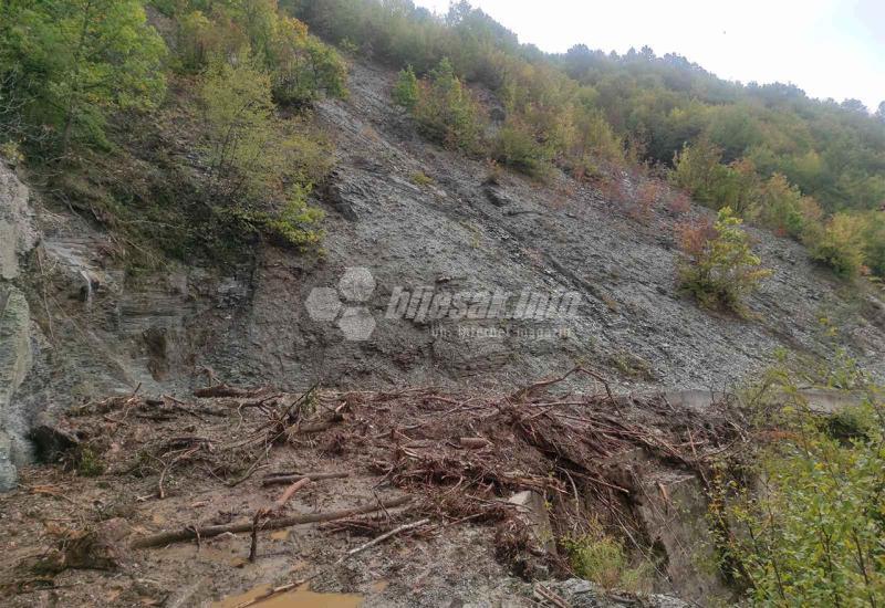 FOTO | Uništenim putem do odsječenih naselja Mrakovo i Rodice