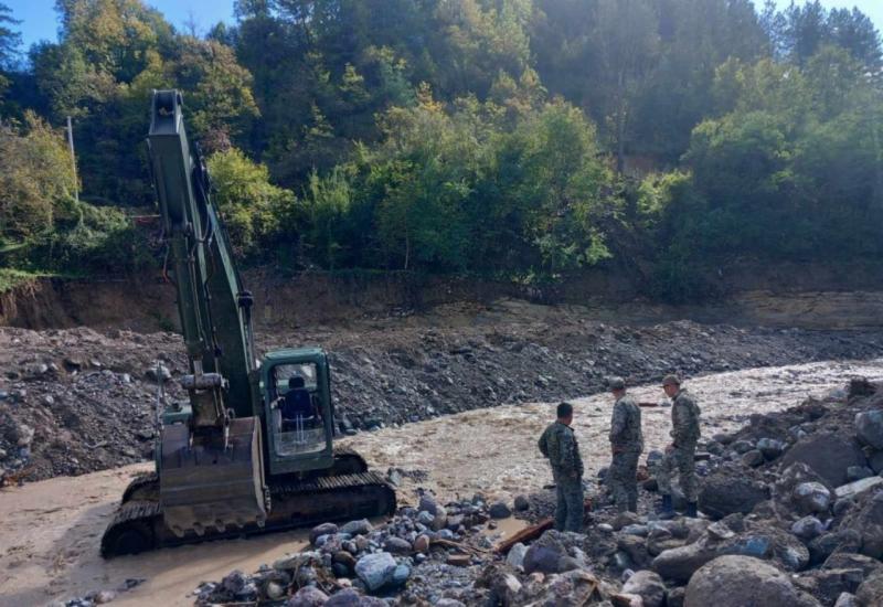 Radovi u Jablanici i Konjicu: Mehanizacija, volonteri, vojska...