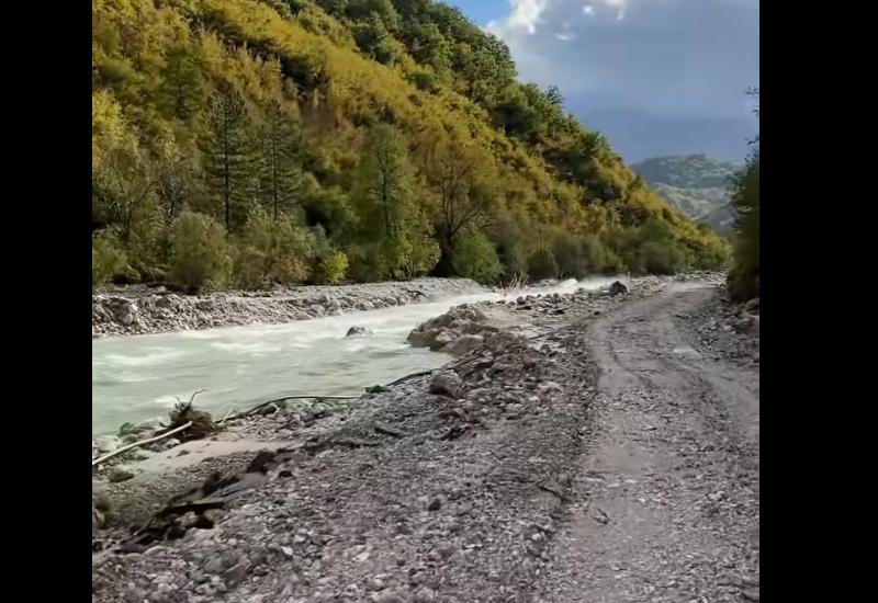 Na putu koji vodi od Jablanice prema Blidinju i dalje je obustavljen promet