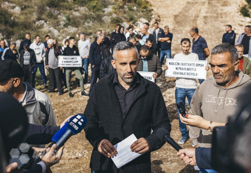 FOTO | U Mostaru organiziran prosvjed zbog solara: ''Ne želimo sudbinu Donje Jablanice''