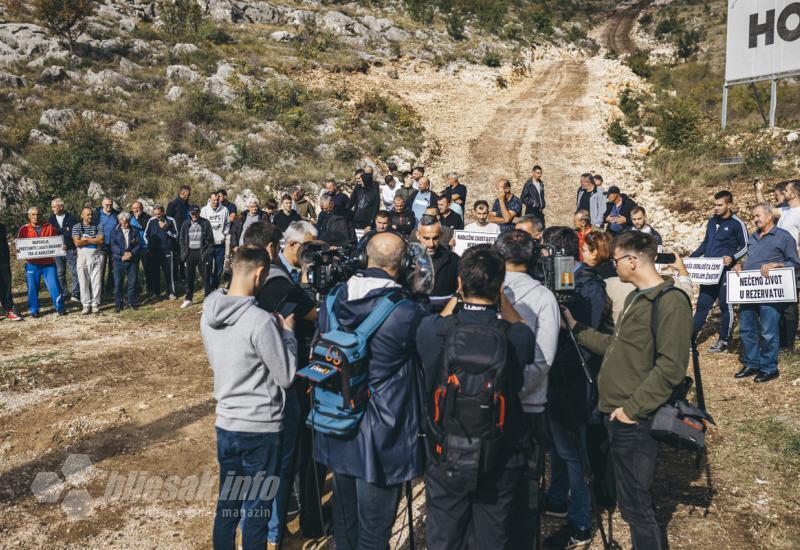 FOTO | U Mostaru organiziran prosvjed zbog solara: ''Ne želimo sudbinu Donje Jablanice''