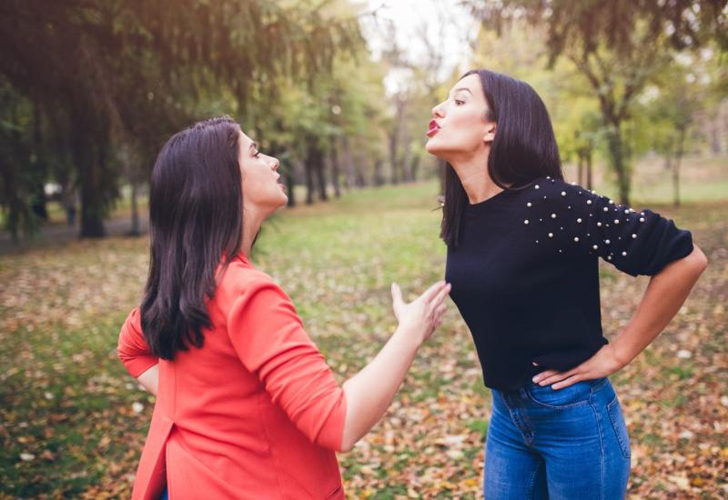 Ovih 8 znakova upućuju da je vrijeme za prekid prijateljstva