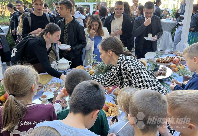  Srednjoškolci obilježili Dane kruha u Mostaru - FOTO Srednjoškolci obilježili Dane kruha u Mostaru