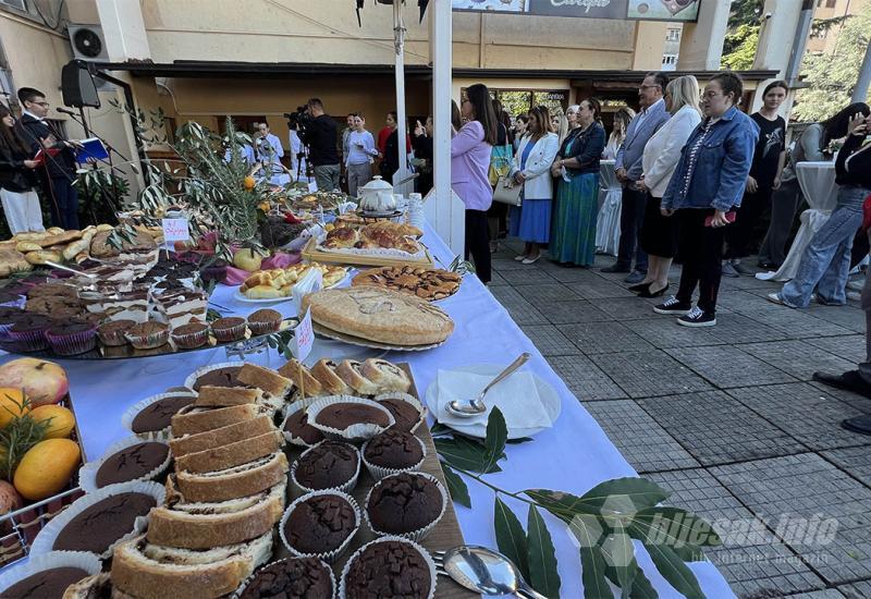  Srednjoškolci obilježili Dane kruha u Mostaru - FOTO Srednjoškolci obilježili Dane kruha u Mostaru