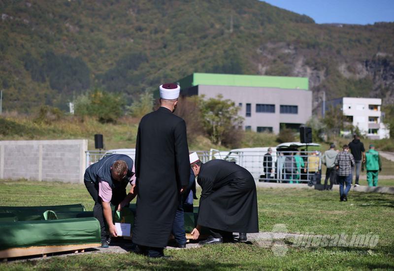 Tabuti stigli na harem Jasen - Kolektivna dženaza u Jablanici: Noć je to koja će ostati crnim slovima upisana