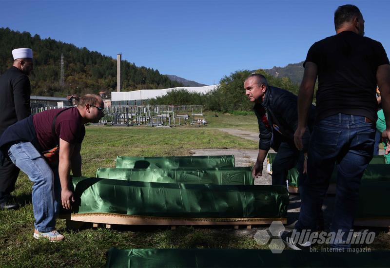 FOTO Kolektivna dženaza u Jablanici: Noć je to koja će ostati crnim slovima upisana