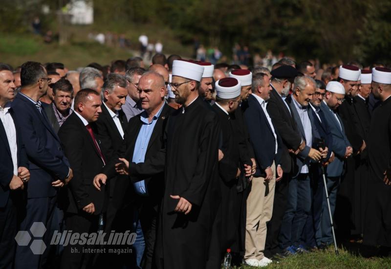 FOTO Kolektivna dženaza u Jablanici: Noć je to koja će ostati crnim slovima upisana