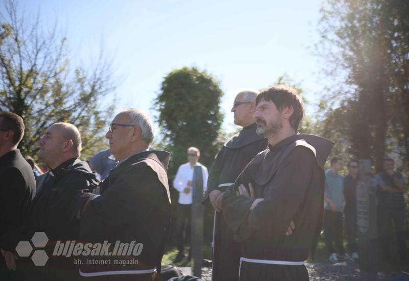 FOTO Kolektivna dženaza u Jablanici: Noć je to koja će ostati crnim slovima upisana