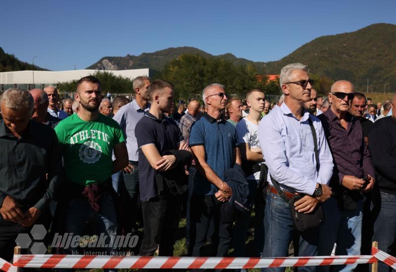 FOTO Kolektivna dženaza u Jablanici: Noć je to koja će ostati crnim slovima upisana