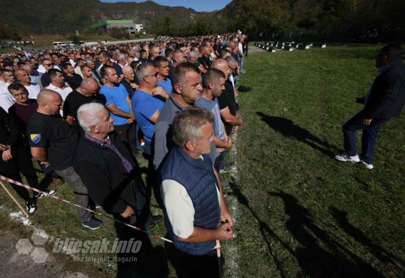 FOTO Kolektivna dženaza u Jablanici: Noć je to koja će ostati crnim slovima upisana