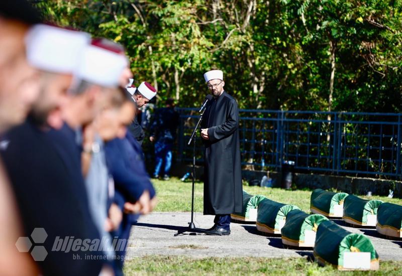 FOTO Kolektivna dženaza u Jablanici: Noć je to koja će ostati crnim slovima upisana