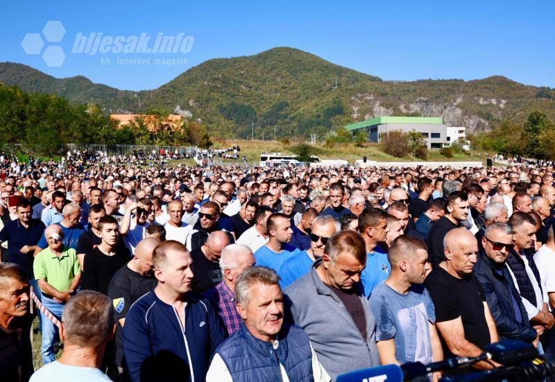 FOTO Kolektivna dženaza u Jablanici: Noć je to koja će ostati crnim slovima upisana