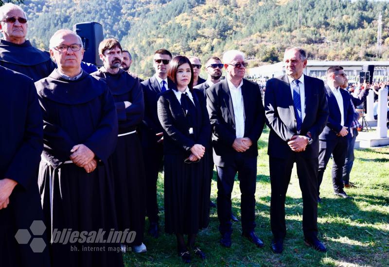 FOTO Kolektivna dženaza u Jablanici: Noć je to koja će ostati crnim slovima upisana