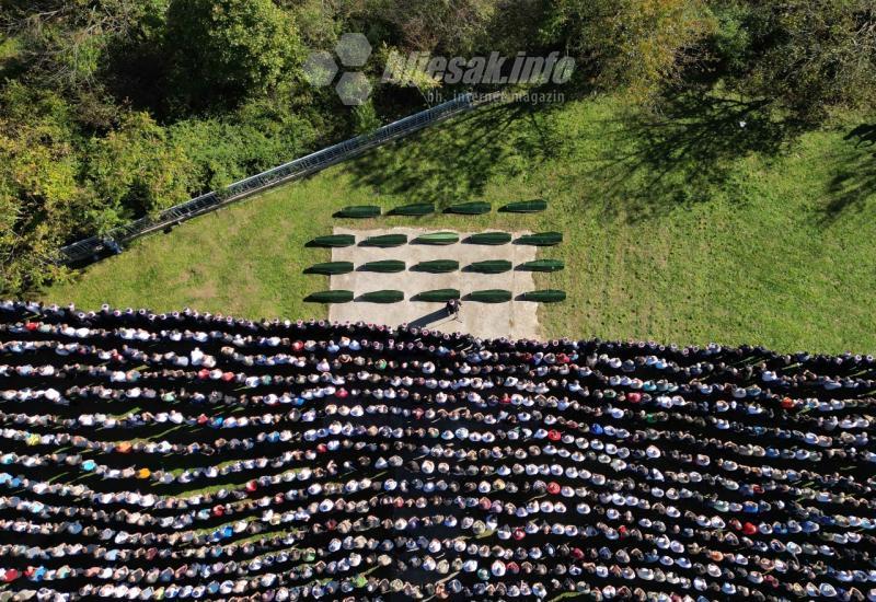 Zajedno u molitvi - FOTO Kolektivna dženaza u Jablanici: Noć je to koja će ostati crnim slovima upisana