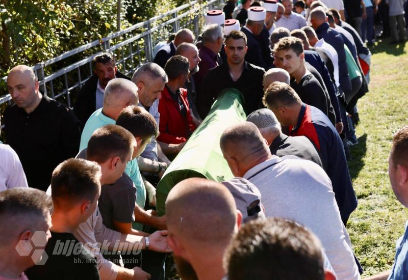 FOTO Kolektivna dženaza u Jablanici: Noć je to koja će ostati crnim slovima upisana