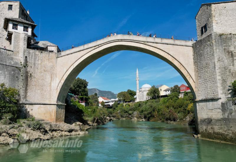 Stari most i rijeka Neretva - FOTO | Savršen prizor: Rijeka Neretva ponovno poprimila smaragdnu boju