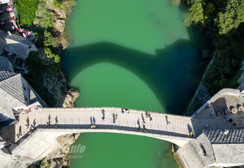 Stari most i rijeka Neretva - FOTO | Savršen prizor: Rijeka Neretva ponovno poprimila smaragdnu boju