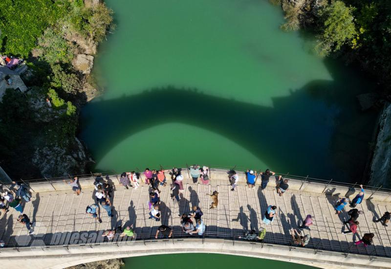 Stari most i rijeka Neretva - FOTO | Savršen prizor: Rijeka Neretva ponovno poprimila smaragdnu boju