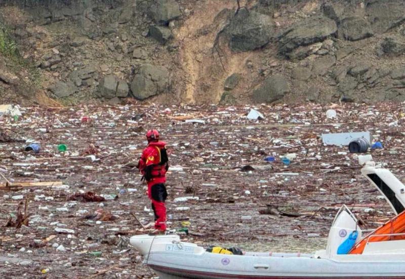  Spasilački timovi traže nestalu osobu u Jablaničkom jezeru kod Buturovića Polja