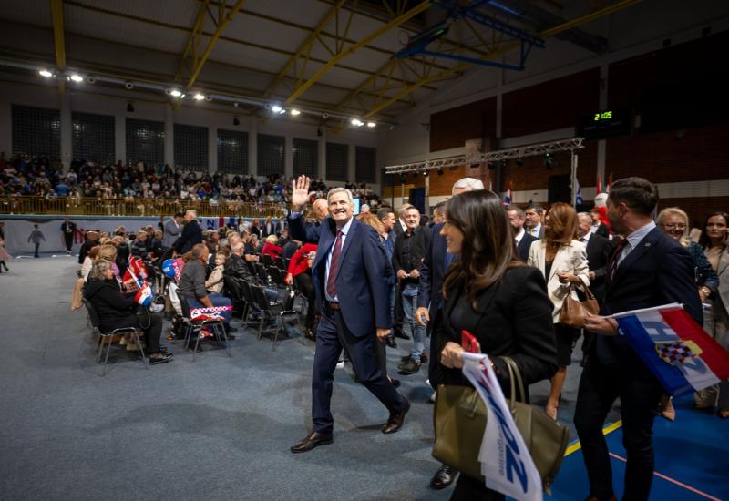 Napeto u Žepču: Zovko vodi, Hadžić proglasio pobjedu 