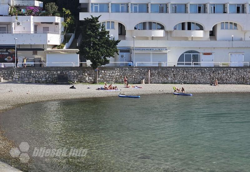 Neum - U čarima babljeg ljeta - U Mostaru se pričalo o stećcima u 21. stoljeću