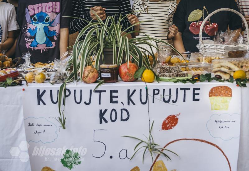 FOTO | Bili smo na Danima kruha u Ilićima: Šaroliki štandovi i najslađi prodavači 