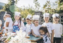 FOTO | Bili smo na Danima kruha u Ilićima: Šaroliki štandovi i najslađi prodavači 