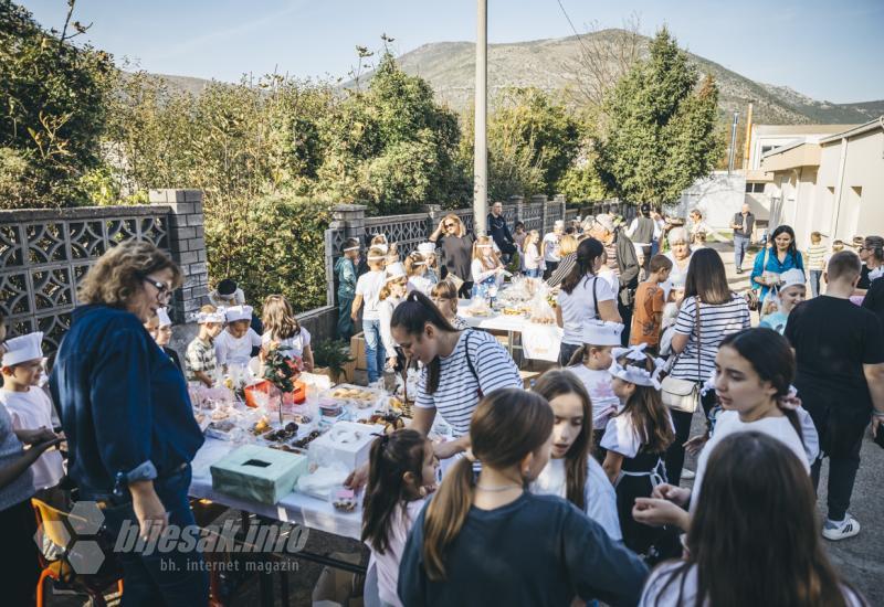 FOTO | Bili smo na Danima kruha u Ilićima: Šaroliki štandovi i najslađi prodavači 