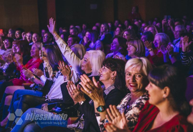 Koncert Novih fosila u Hrvatskom domu herceg Stjepan Kosača - FOTO | Novi Fosili i Mostarci zapjevali zajedno za dobra stara vremena 