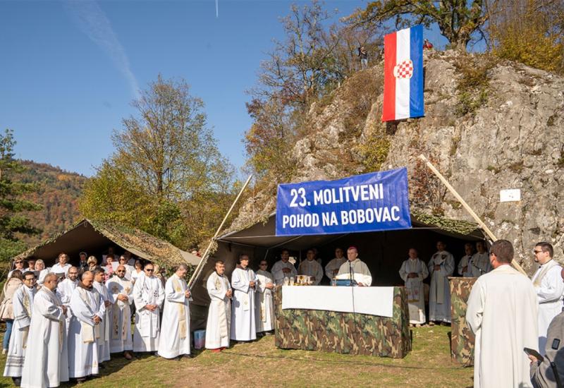 Molitveni pohod na Bobovac - Održan trdicionalni molitveni pohod pripadnika OS BiH  i djelatnika MO BiH na Bobovac