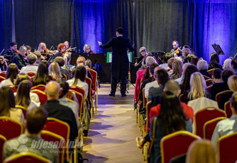 FOTO | Simfonijski orkestar Mostarcima poklonio vrhunski koncert: "S Carmen u susret Beatlesima"