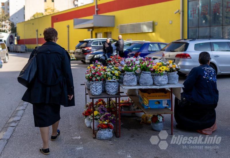 Uoči blagdana Svih svetih - Uoči blagdana Svih svetih: Cijene cvijeća u Mostaru ostale iste kao lani