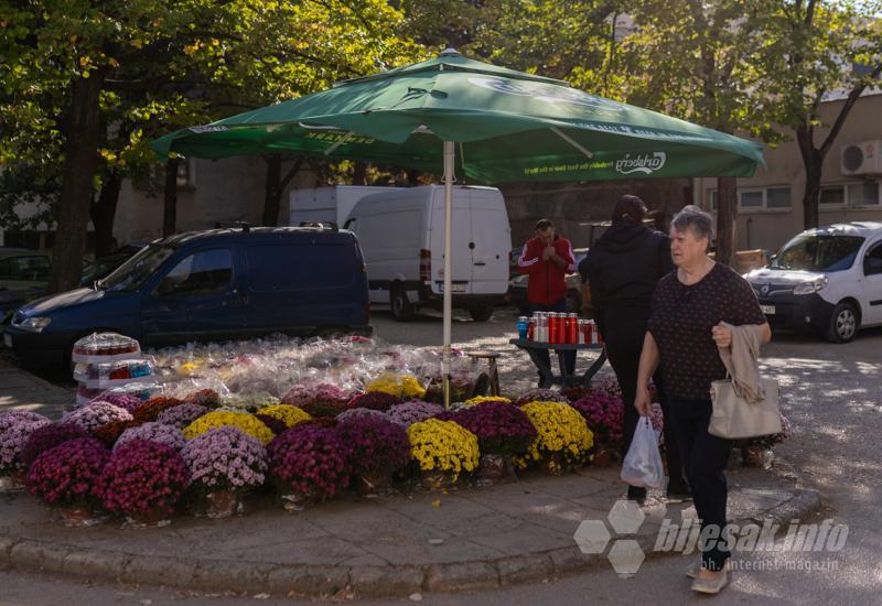 FOTO Uoči blagdana Svih svetih: Cijene cvijeća u Mostaru ostale iste kao lani