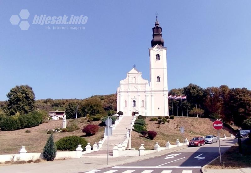 Katolička crkva - Pakrac, grad grofova Jankovića i slavonskog banovca s kunom