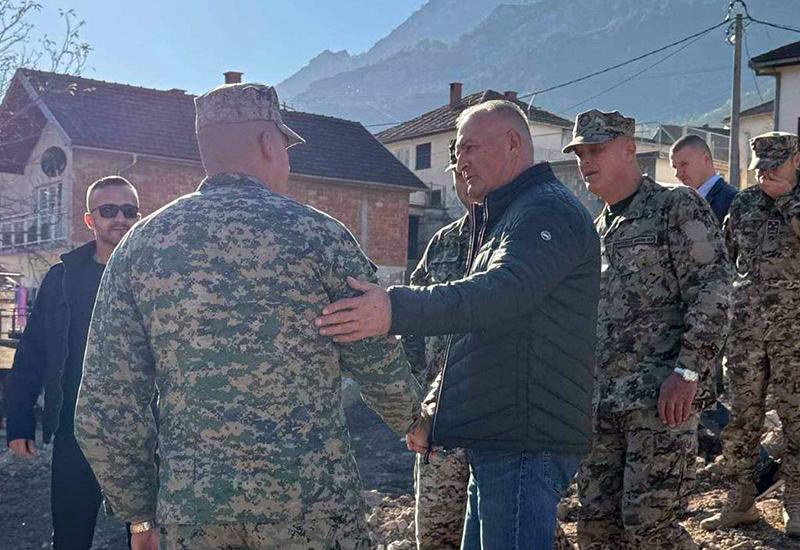 Helez u Jablanici: Vojska će ostati dok se svi ne vrate u svoje kuće; Vojnicima obećan novac