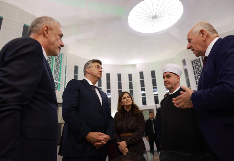 Plenković i Kavazović na otvorenju izložbe Pod nebom vedre vjere - Islam i Europa u iskustvu Bosne - Otvorena izložba koja svjedoči da je različitost bogatstvo, a ne mana jednog društva 