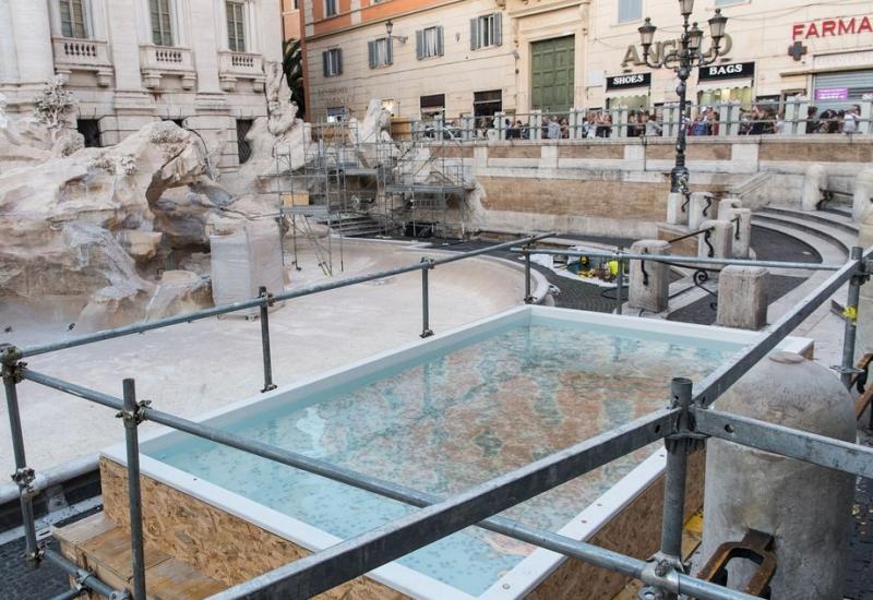 Fontana di Trevi zatvorena, ali euri pljušte: Rimljani smislili rješenje za turiste