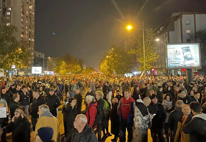 Više tisuća prosvjednika okupilo se u Novom Sadu