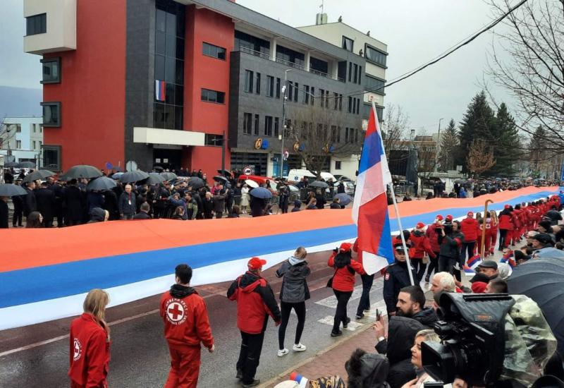 Helez o još jednoj zastavi, grbu i himni RS: "Simboli pod kojima su počinjeni najteži ratni zločini"