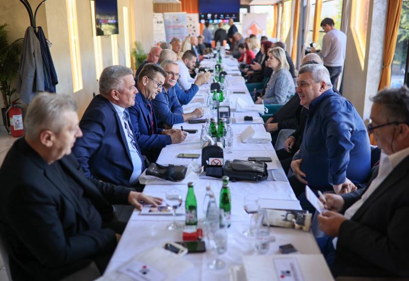 FOTO Rasprava u Mostaru: O zaštiti intelektualnog vlasništva, suvenirima, starim i tradicionalnim zanatima